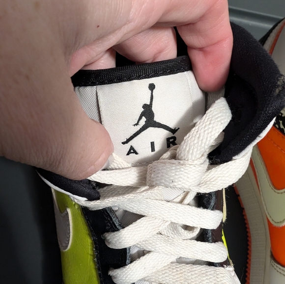 NIKE AIR JORDAN 1 Mid Composition Notebook Youth Sneakers 6.5 - Picture 3 of 7